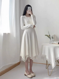 Gardenia White Tea can be worn with a white long-sleeved knitted dress HZ1024