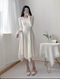 Gardenia White Tea can be worn with a white long-sleeved knitted dress HZ1024