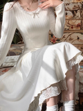 Gardenia White Tea can be worn with a white long-sleeved knitted dress HZ1024