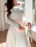 Gardenia White Tea can be worn with a white long-sleeved knitted dress HZ1024