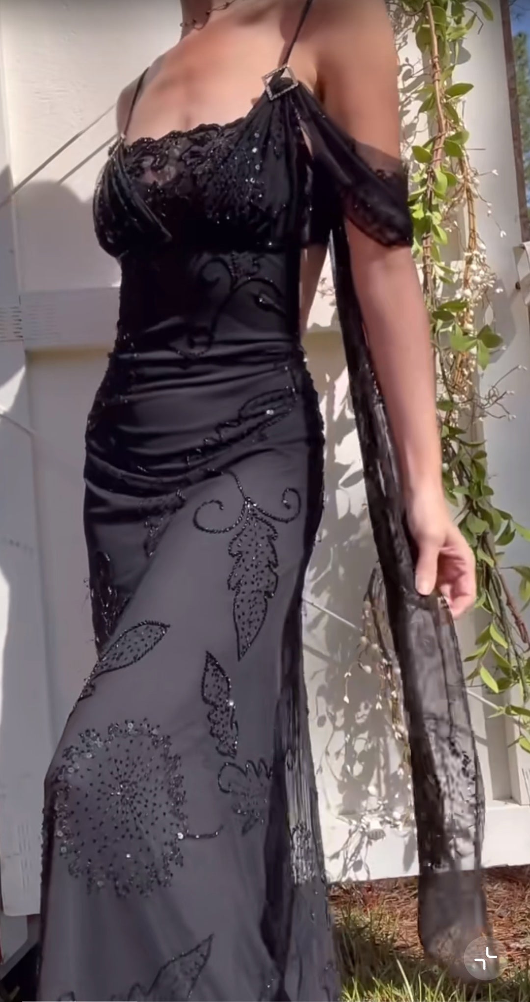 Black Spaghetti Strap Chiffon Beaded Long Prom Dress Vintage Backless Party Dress HZ1024