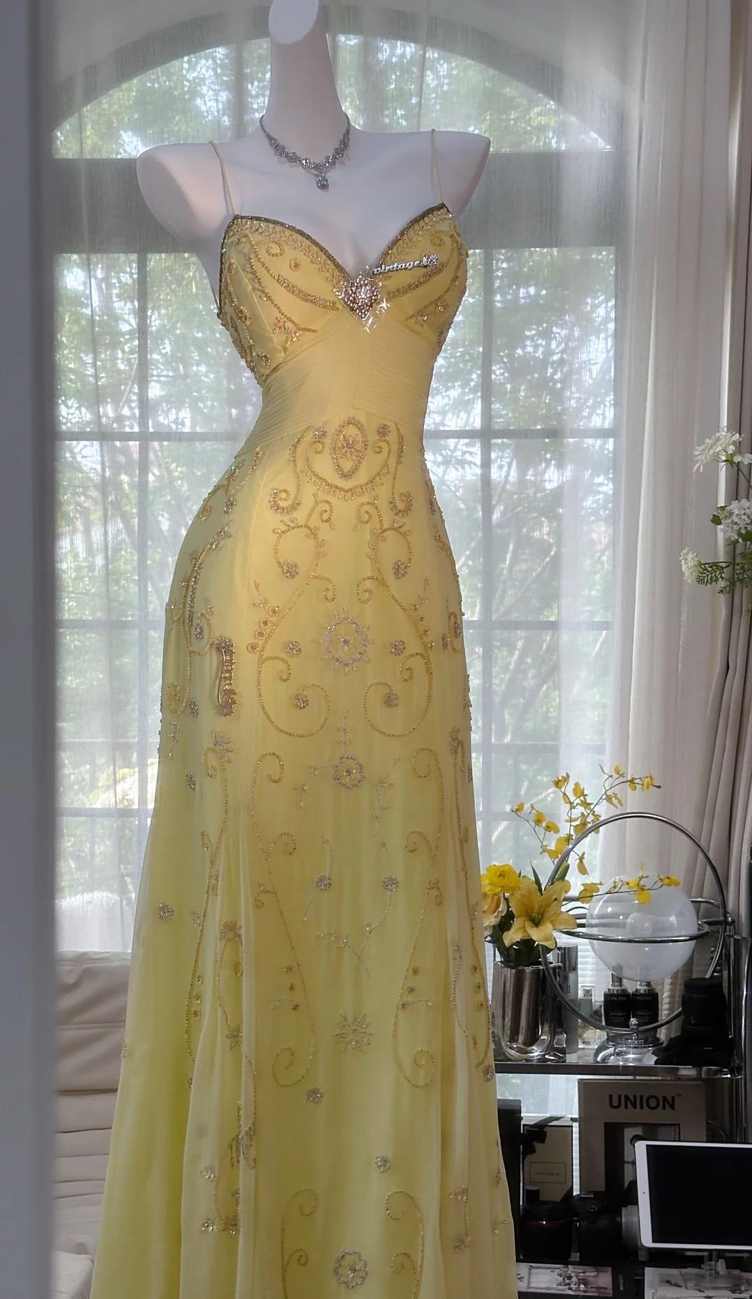 Butter Yellow Spaghetti Straps A-line Tulle Beaded Long Prom Dresses Backless Evening Gowns HZ1024