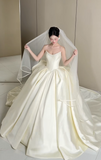 Strapless Ball Gown Long Wedding Dresses Sleeveless Light Champagne Bride Gowns Satin Bridal Dresses HZ1024