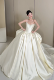 Strapless Ball Gown Long Wedding Dresses Sleeveless Light Champagne Bride Gowns Satin Bridal Dresses HZ1024