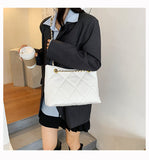 chain large capacity commuter shoulder bag HZ1024