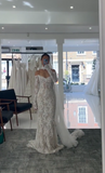 Off-the-shoulder Ball Gown Tulle Wedding Dresses Applique Bridal Gowns White Long-sleeved Bridal Dresses HZ1024